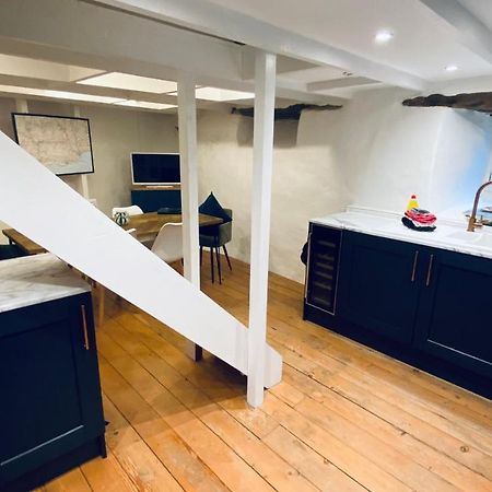 Spindrift Is A Beautiful Newly Refurbished Three Bedroom Private Family House Located On The Old Harbour And The Coastal Path In The Heart Of Beautiful ポルペロ エクステリア 写真