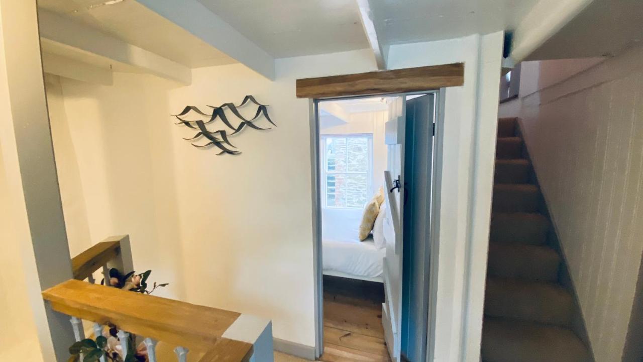 Spindrift Is A Beautiful Newly Refurbished Three Bedroom Private Family House Located On The Old Harbour And The Coastal Path In The Heart Of Beautiful ポルペロ エクステリア 写真