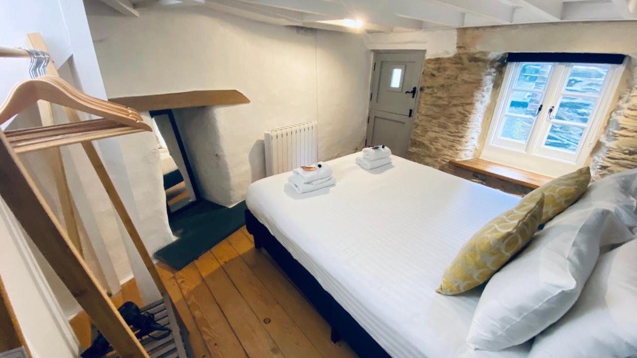 Spindrift Is A Beautiful Newly Refurbished Three Bedroom Private Family House Located On The Old Harbour And The Coastal Path In The Heart Of Beautiful ポルペロ エクステリア 写真