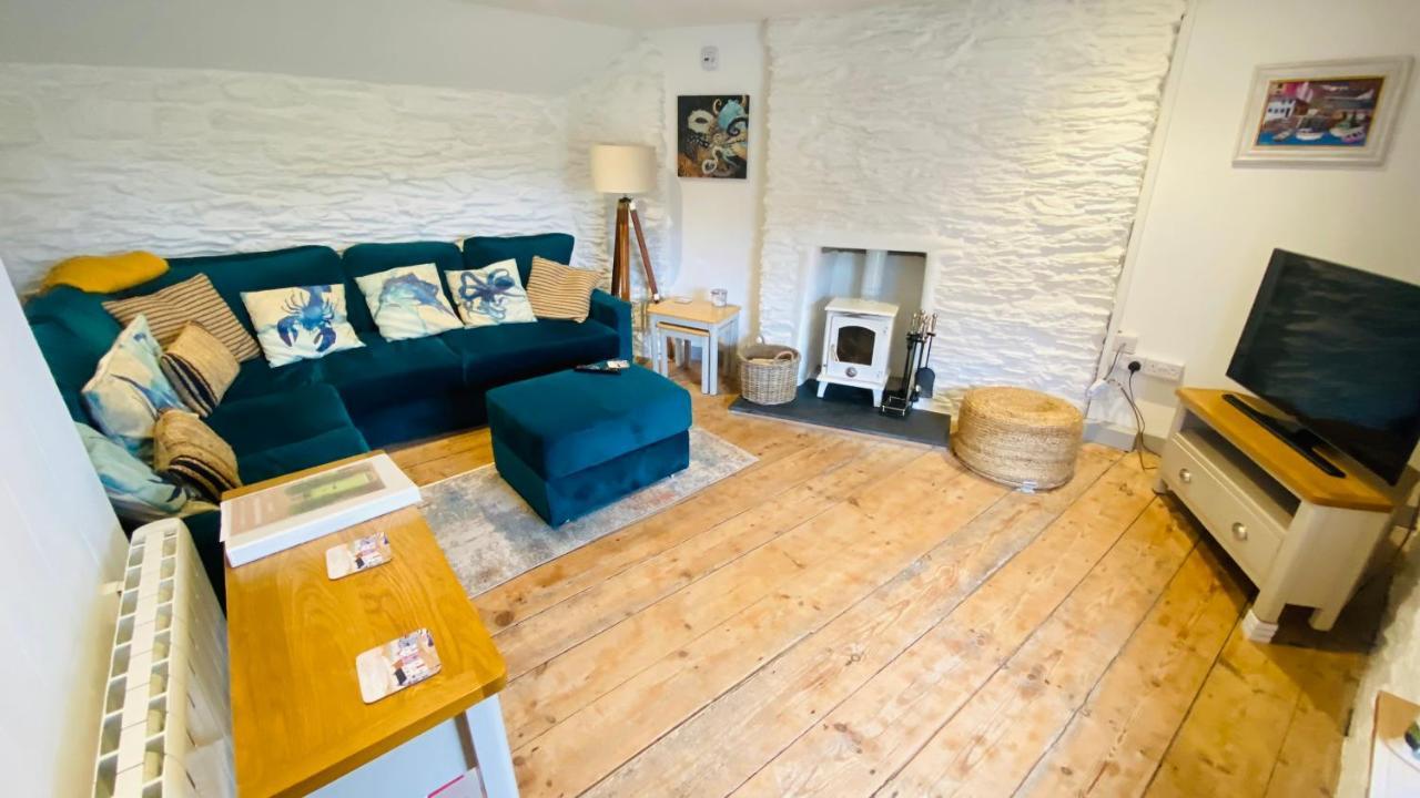 Spindrift Is A Beautiful Newly Refurbished Three Bedroom Private Family House Located On The Old Harbour And The Coastal Path In The Heart Of Beautiful ポルペロ エクステリア 写真