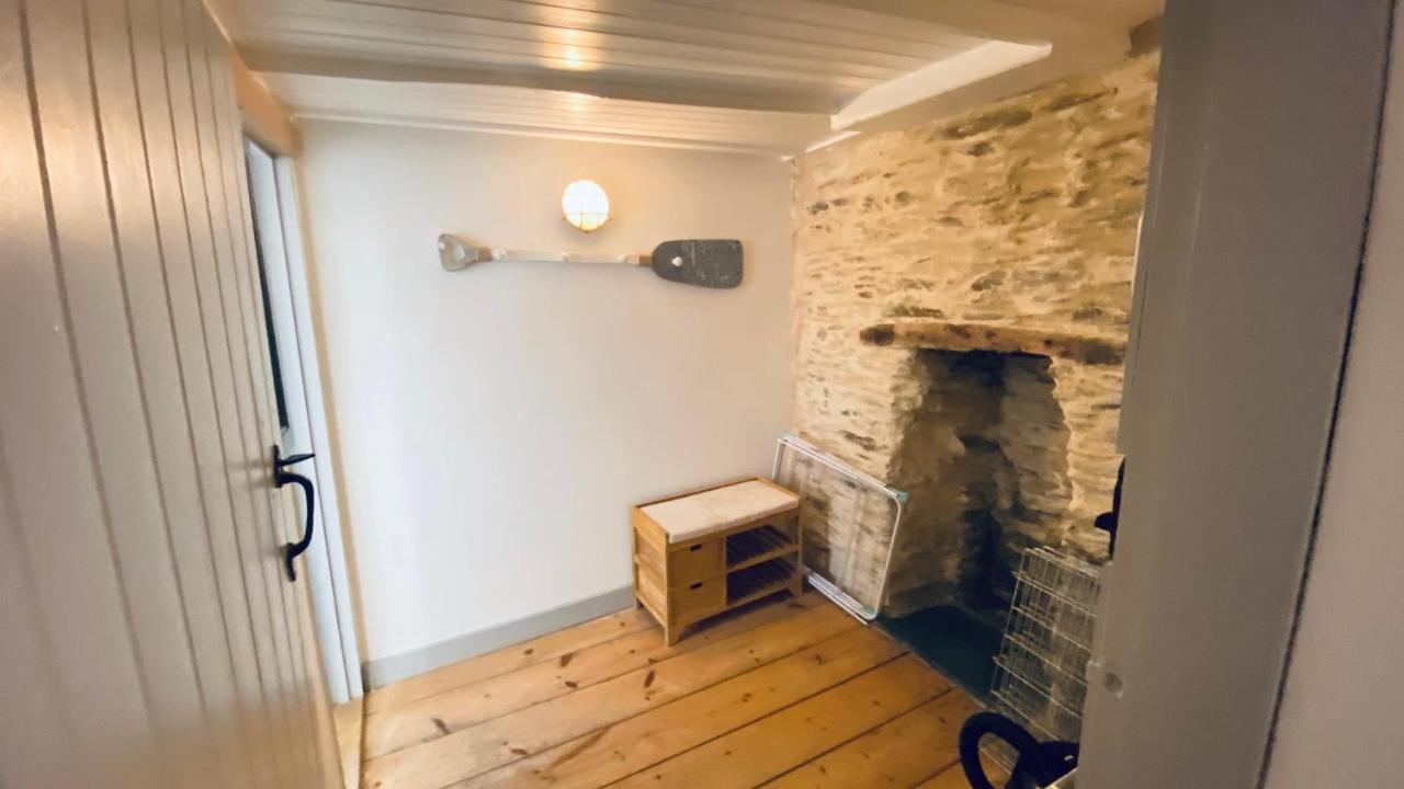 Spindrift Is A Beautiful Newly Refurbished Three Bedroom Private Family House Located On The Old Harbour And The Coastal Path In The Heart Of Beautiful ポルペロ エクステリア 写真