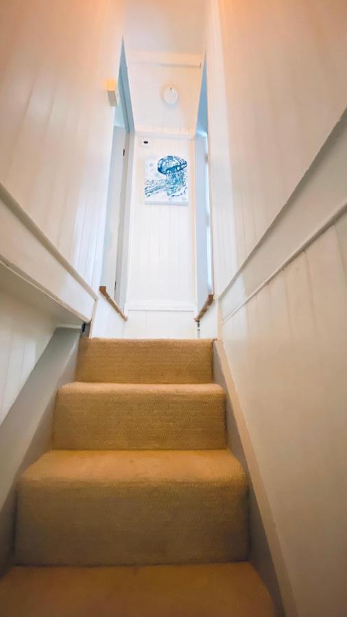 Spindrift Is A Beautiful Newly Refurbished Three Bedroom Private Family House Located On The Old Harbour And The Coastal Path In The Heart Of Beautiful ポルペロ エクステリア 写真