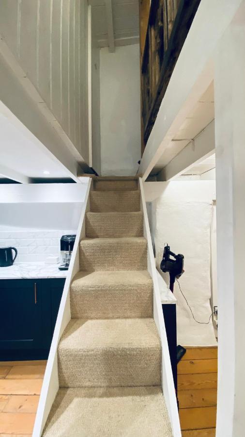 Spindrift Is A Beautiful Newly Refurbished Three Bedroom Private Family House Located On The Old Harbour And The Coastal Path In The Heart Of Beautiful ポルペロ エクステリア 写真