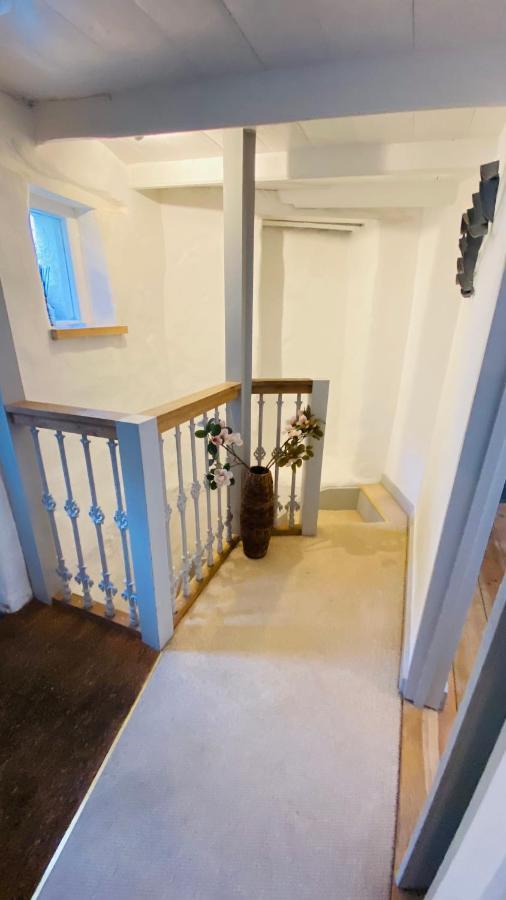 Spindrift Is A Beautiful Newly Refurbished Three Bedroom Private Family House Located On The Old Harbour And The Coastal Path In The Heart Of Beautiful ポルペロ エクステリア 写真