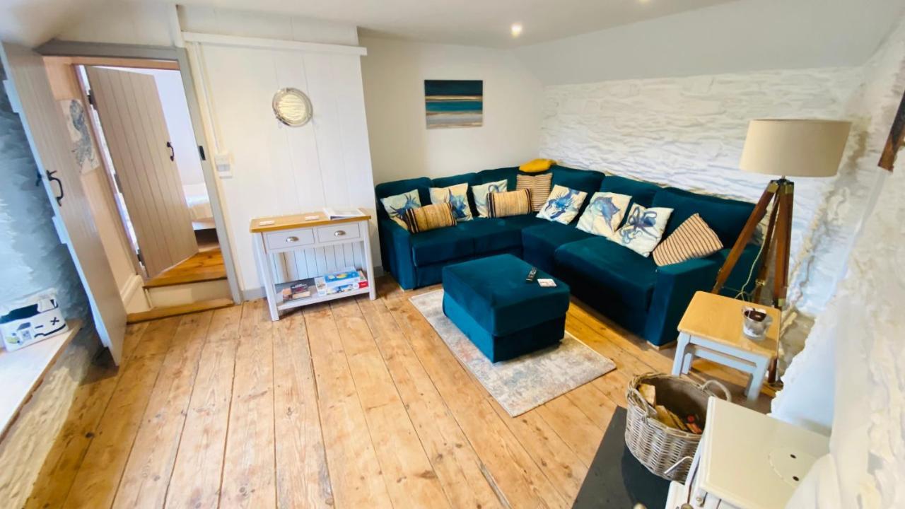 Spindrift Is A Beautiful Newly Refurbished Three Bedroom Private Family House Located On The Old Harbour And The Coastal Path In The Heart Of Beautiful ポルペロ エクステリア 写真