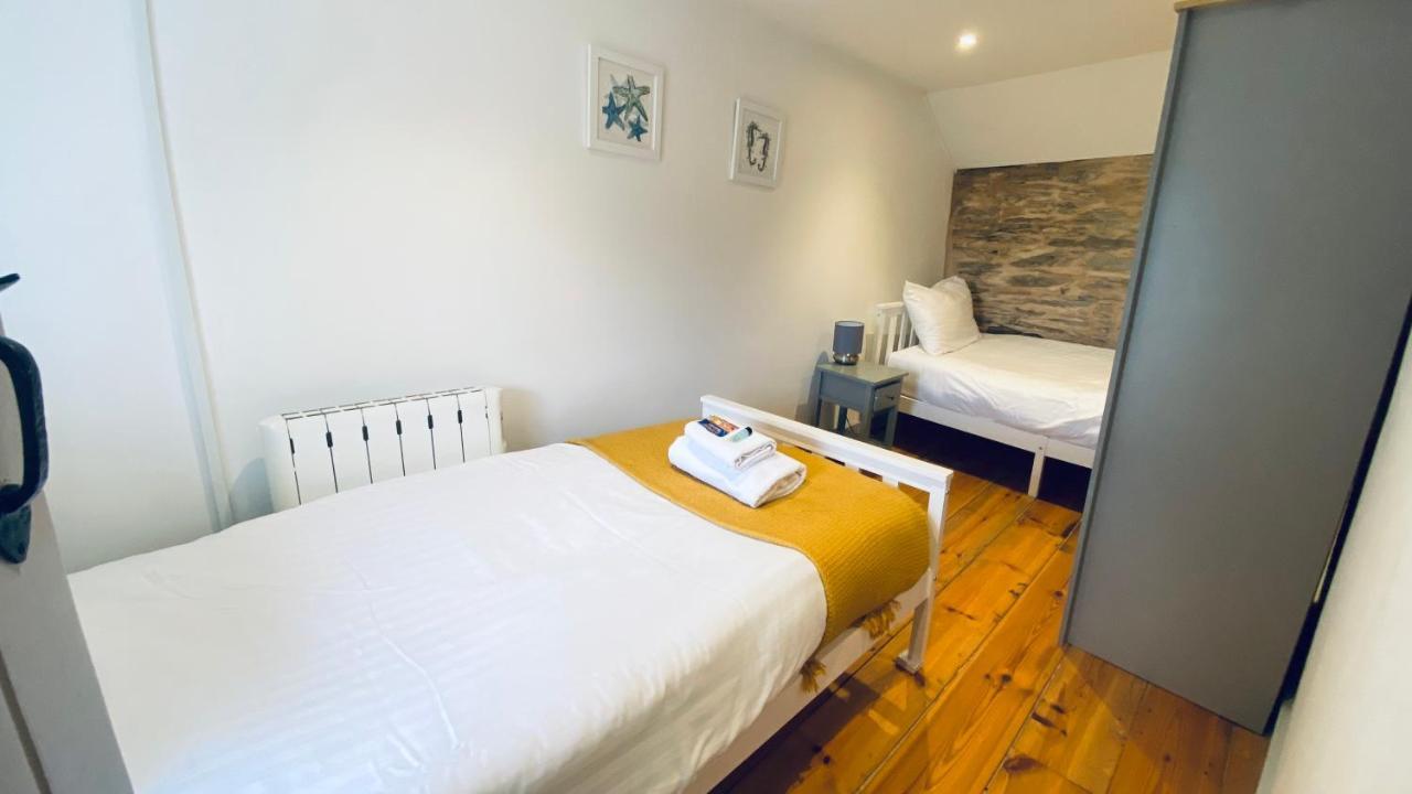 Spindrift Is A Beautiful Newly Refurbished Three Bedroom Private Family House Located On The Old Harbour And The Coastal Path In The Heart Of Beautiful ポルペロ エクステリア 写真