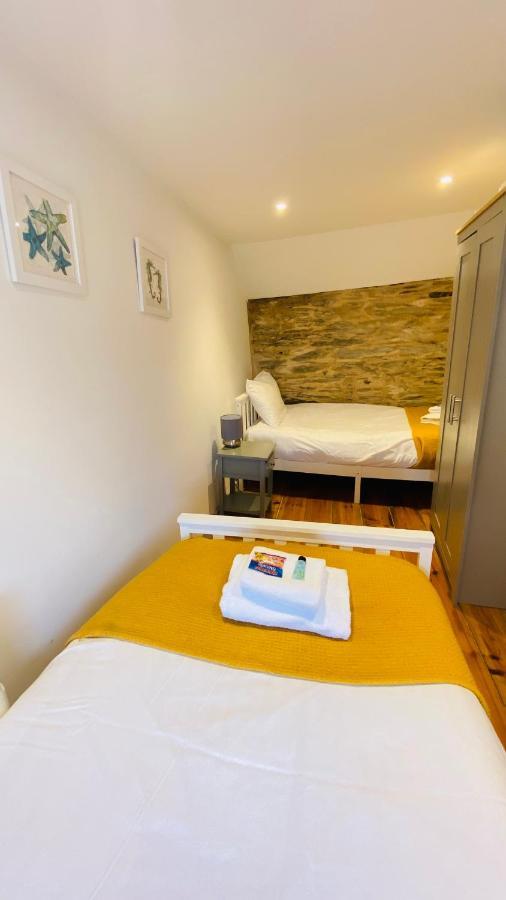 Spindrift Is A Beautiful Newly Refurbished Three Bedroom Private Family House Located On The Old Harbour And The Coastal Path In The Heart Of Beautiful ポルペロ エクステリア 写真