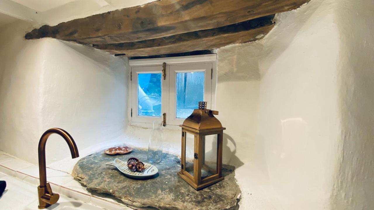 Spindrift Is A Beautiful Newly Refurbished Three Bedroom Private Family House Located On The Old Harbour And The Coastal Path In The Heart Of Beautiful ポルペロ エクステリア 写真