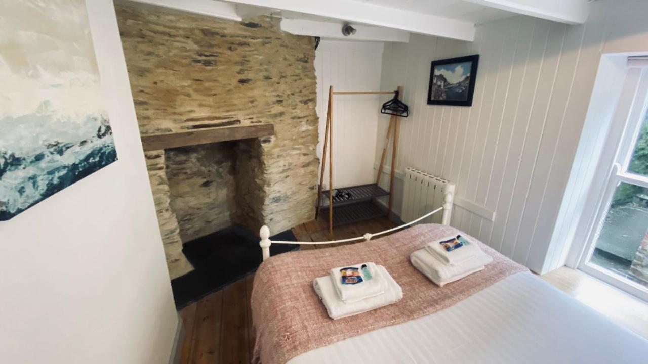 Spindrift Is A Beautiful Newly Refurbished Three Bedroom Private Family House Located On The Old Harbour And The Coastal Path In The Heart Of Beautiful ポルペロ エクステリア 写真
